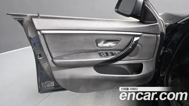 BMW 4 Series 2019 — Şəkil 16/33