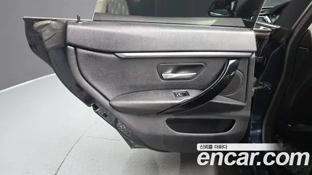 BMW 4 Series 2019 — Şəkil 29/33