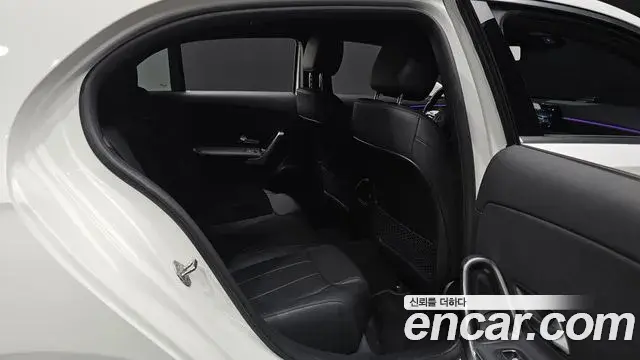 Mercedes-Benz A-Class 2023 — Şəkil 18/31