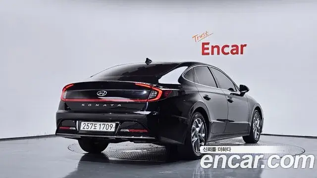 Hyundai Sonata 2022 — Фото 1/20