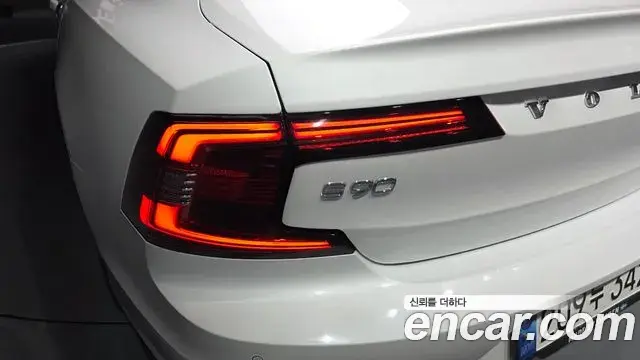 Volvo S90 2021 — Şəkil 18/32