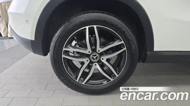 Mercedes-Benz GLA-Class 2018 — Фото 4/20