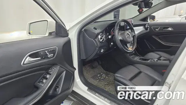 Mercedes-Benz GLA-Class 2018 — Фото 9/20