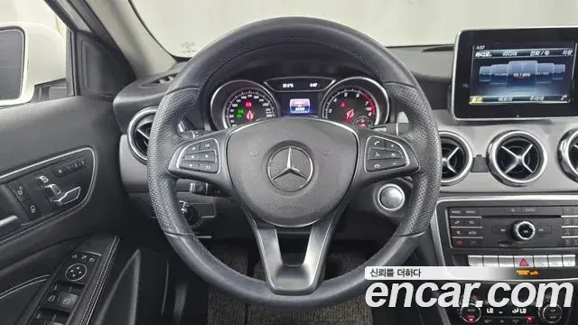 Mercedes-Benz GLA-Class 2018 — Фото 12/20