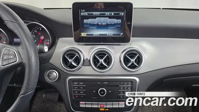 Mercedes-Benz GLA-Class 2018 — Фото 13/20