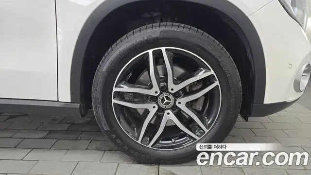 Mercedes-Benz GLA-Class 2018 — Photo 20/33