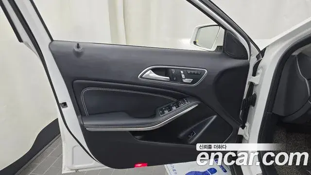 Mercedes-Benz GLA-Class 2018 — Photo 19/33