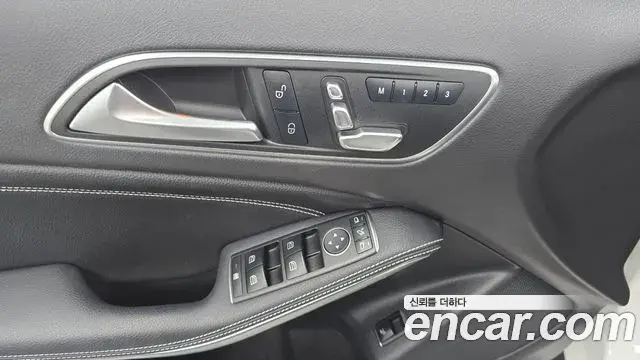 Mercedes-Benz GLA-Class 2018 — Photo 10/33