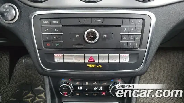 Mercedes-Benz GLA-Class 2018 — Photo 13/33