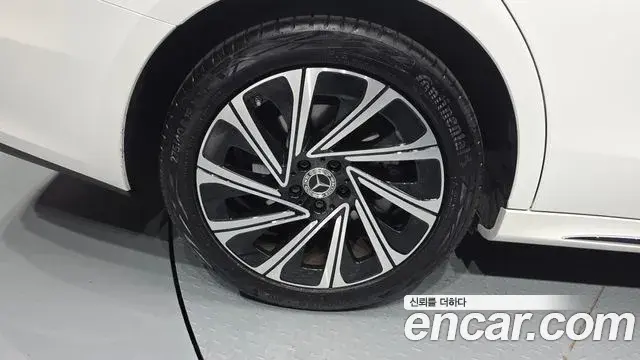 Mercedes-Benz E-Class 2024 — Photo 30/30