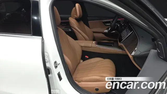 Mercedes-Benz E-Class 2024 — Photo 7/30