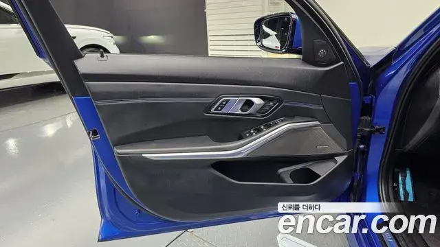 BMW 3 Series 2020 — ფოტო 22/32