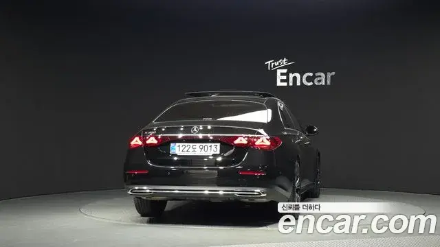 Mercedes-Benz E-Class 2025 — Фото 4/20