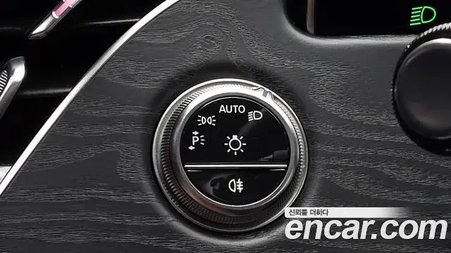 Mercedes-Benz E-Class 2025 — Фото 18/20