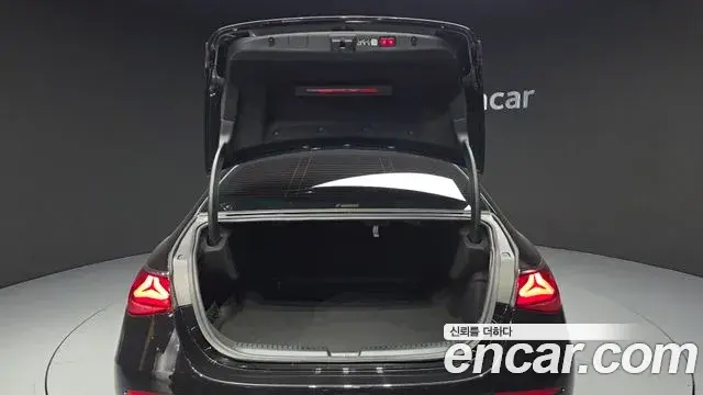 Mercedes-Benz E-Class 2025 — Фото 20/20
