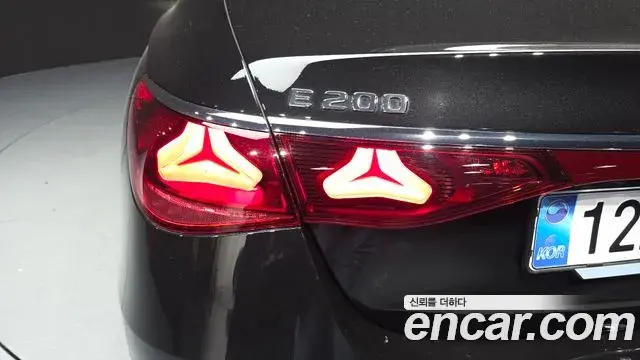 Mercedes-Benz E-Class 2025 — ფოტო 26/35