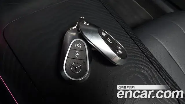 Mercedes-Benz E-Class 2025 — ფოტო 28/35