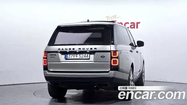Land Rover Range Rover 2018 — ფოტო 24/35