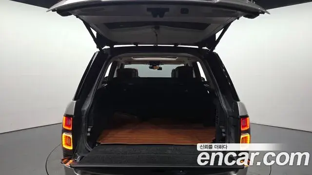 Land Rover Range Rover 2018 — ფოტო 29/35