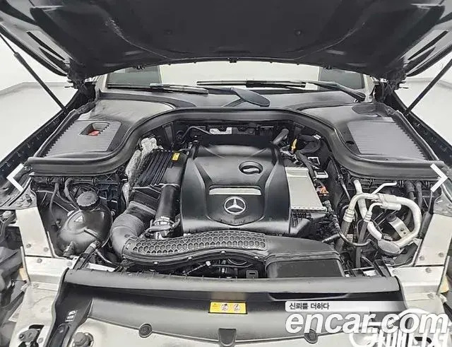 Mercedes-Benz GLC-Class 2019 — Şəkil 17/19