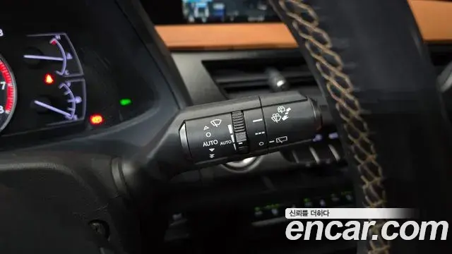 Lexus UX250h 2019 — Фото 16/20