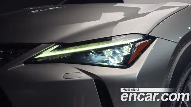 Lexus UX250h 2019 — Şəkil 4/31