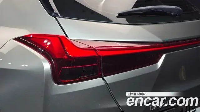 Lexus UX250h 2019 — Şəkil 3/31