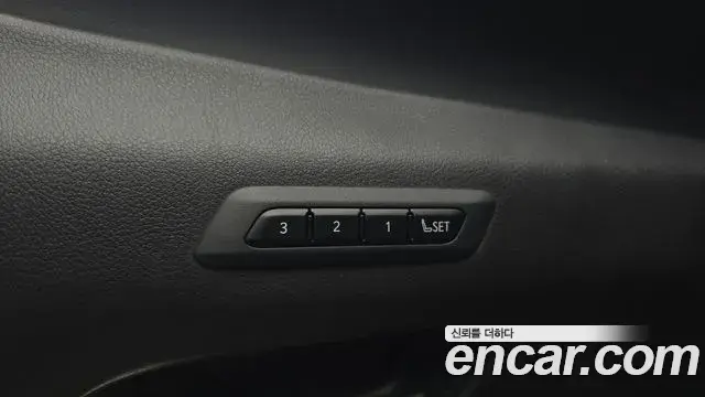 Lexus UX250h 2019 — Şəkil 17/31