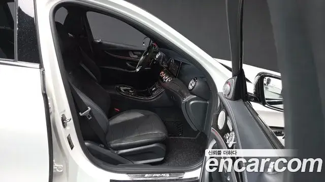 Mercedes-Benz E-Class 2019 — Şəkil 16/20