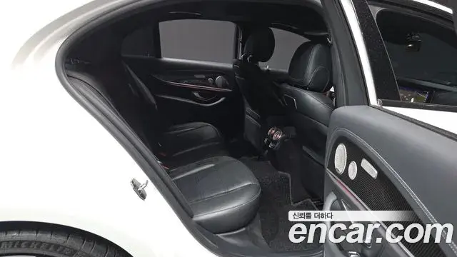 Mercedes-Benz E-Class 2019 — Şəkil 18/20
