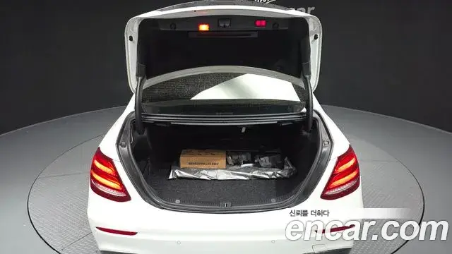 Mercedes-Benz E-Class 2019 — Şəkil 12/20