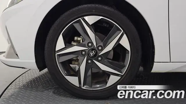 Hyundai The New Avante Hybrid 2022 — Photo 22/31
