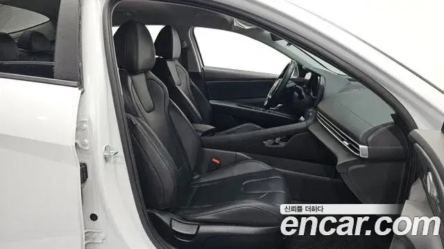 Hyundai The New Avante Hybrid 2022 — Photo 11/31