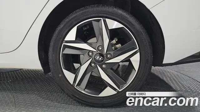 Hyundai The New Avante Hybrid 2022 — Photo 7/31