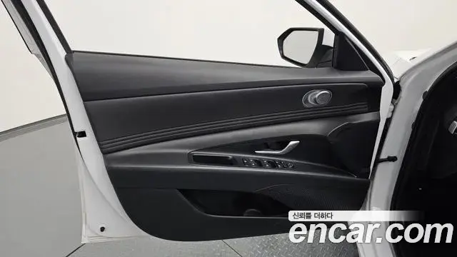 Hyundai The New Avante Hybrid 2022 — Photo 4/31