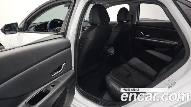 Hyundai The New Avante Hybrid 2022 — Photo 15/31