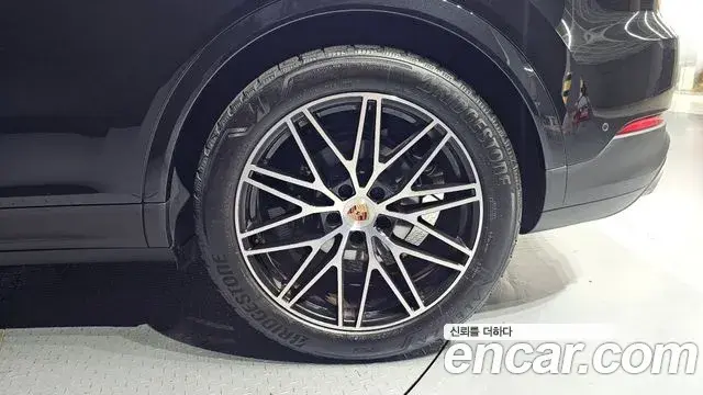 Porsche Cayenne 2025 — Şəkil 10/35
