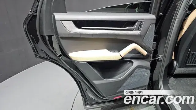 Porsche Cayenne 2025 — Şəkil 32/35