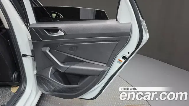 Volkswagen Jetta 2021 — Şəkil 17/33
