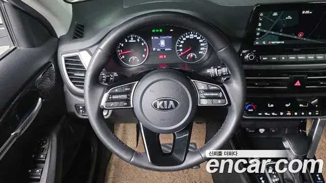 Kia Seltos 2021 — Фото 13/20