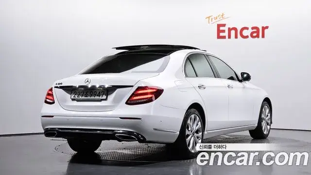 Mercedes-Benz E-Class 2019 — Фото 2/20