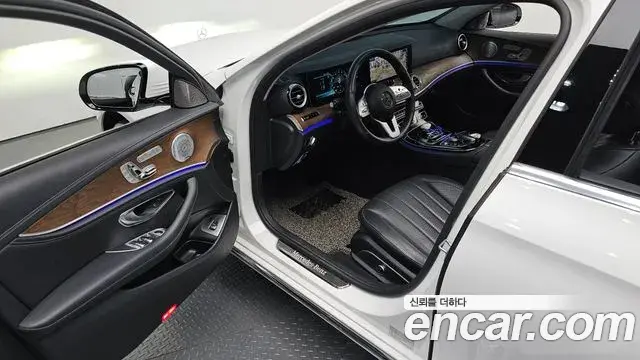 Mercedes-Benz E-Class 2019 — Фото 10/20