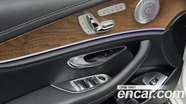 Mercedes-Benz E-Class 2019 — Фото 19/20