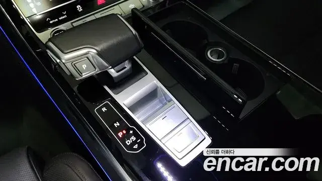 Audi A8 2023 — Şəkil 12/20