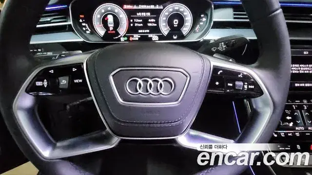 Audi A8 2023 — Şəkil 13/20