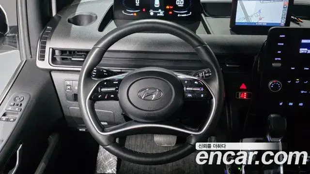 Hyundai Staria 2022 — Photo 5/32