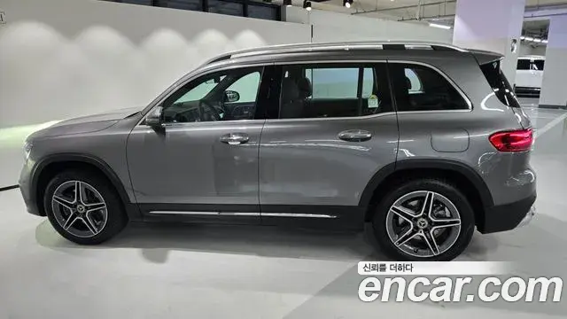 Mercedes-Benz GLB-Class 2025 — Şəkil 16/20