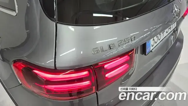 Mercedes-Benz GLB-Class 2025 — Şəkil 18/20