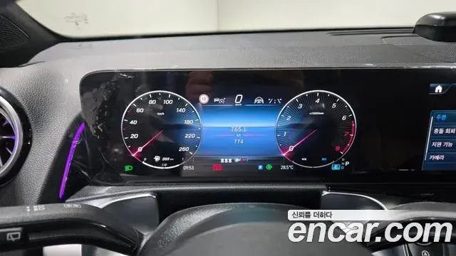 Mercedes-Benz GLB-Class 2025 — Şəkil 8/20