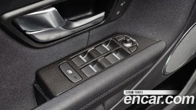 Land Rover Range Rover Evoque 2018 — ფოტო 30/32